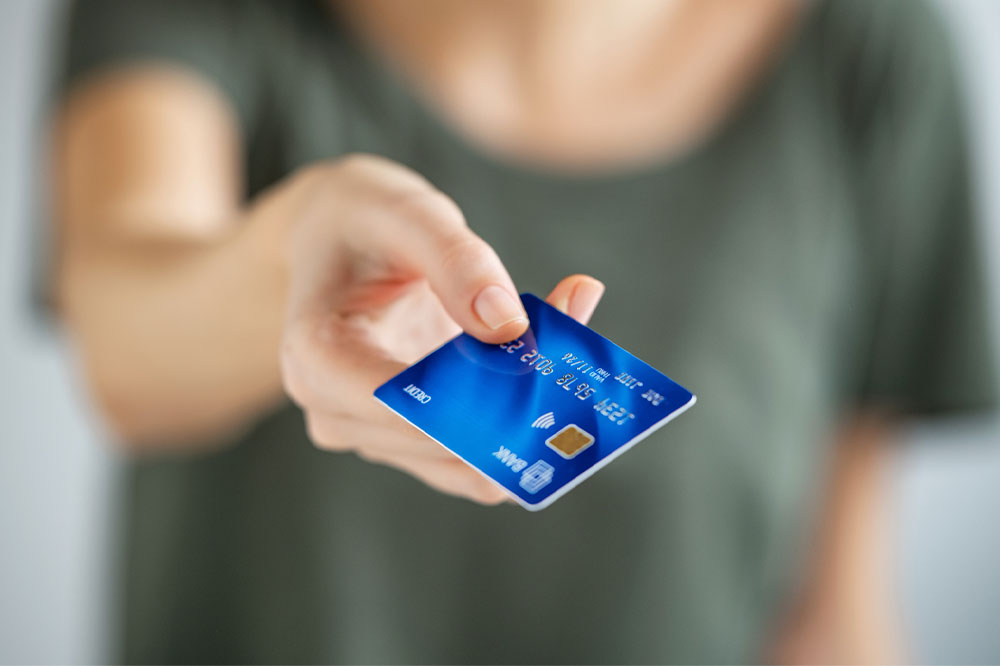 8 bad credit card habits to break today