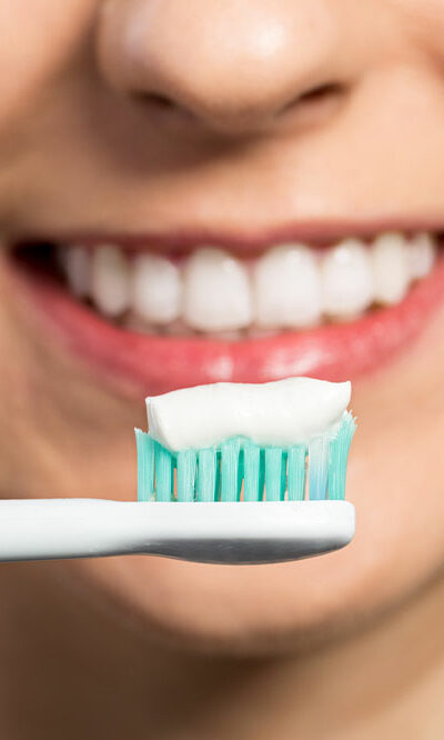 4 risks of whitening teeth at home