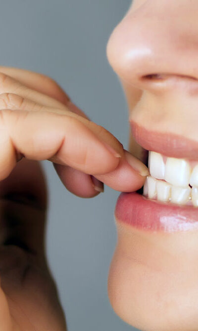 7 unhealthy habits that damage teeth